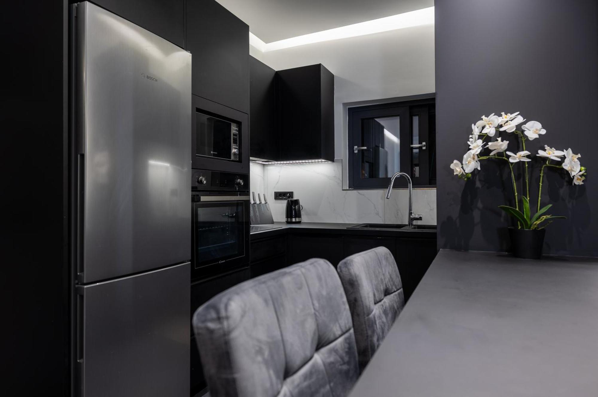 μr & μrs Grey Vila *